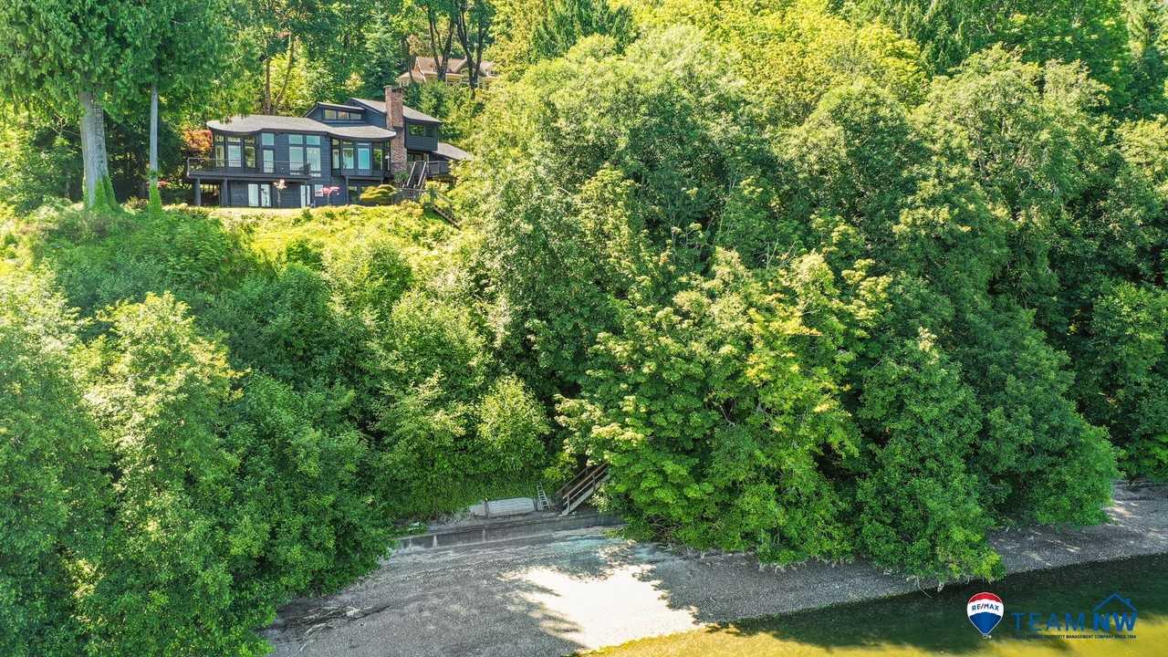 2424 44th Ave Nw - Photo 2 of 50