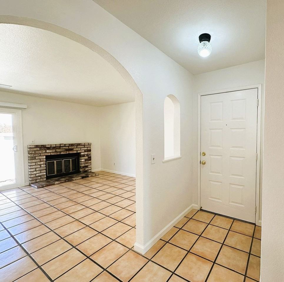 140 Park Place Dr - Photo 4 of 28