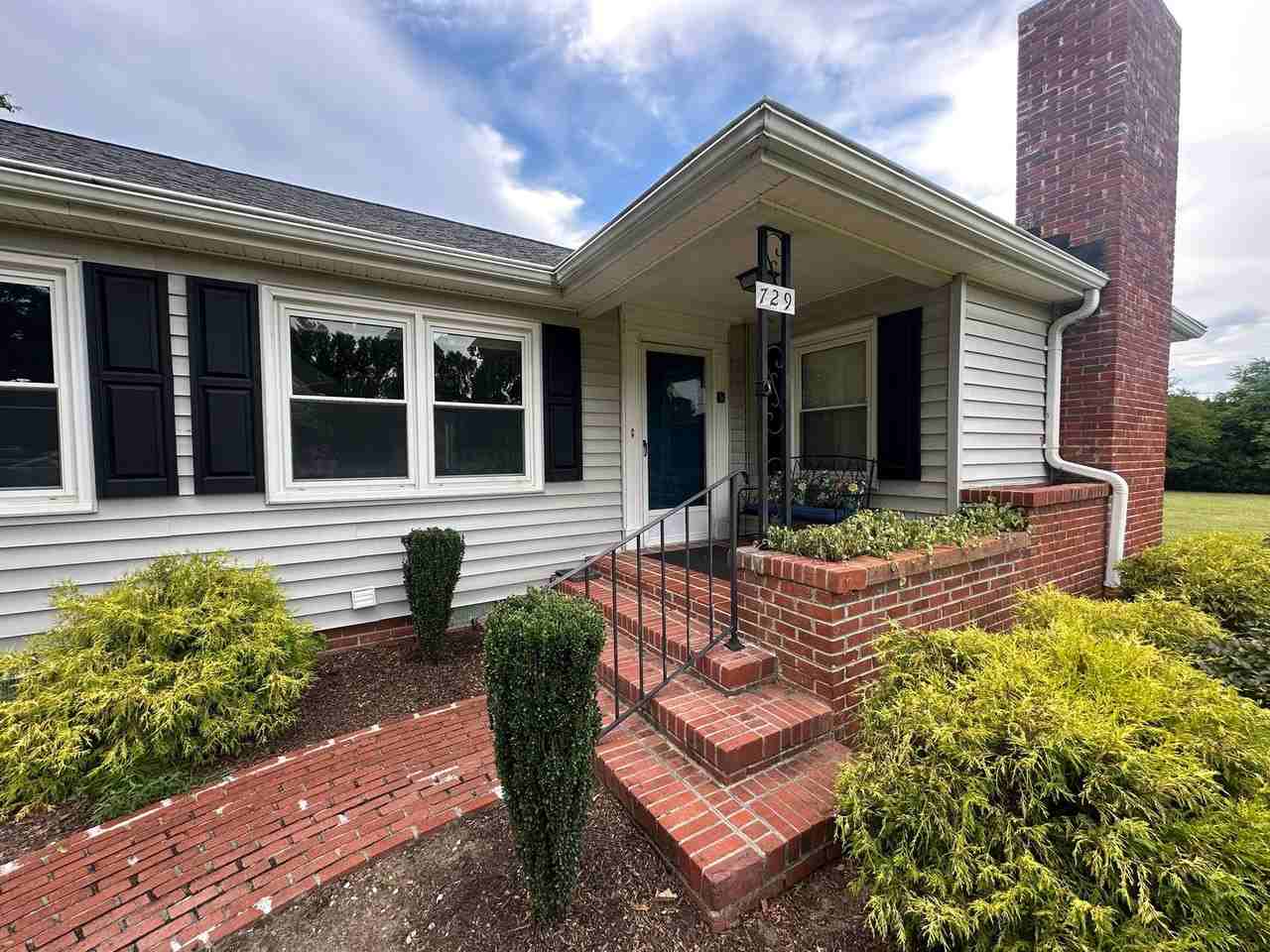 729 Charles Rd - Photo 3 of 43