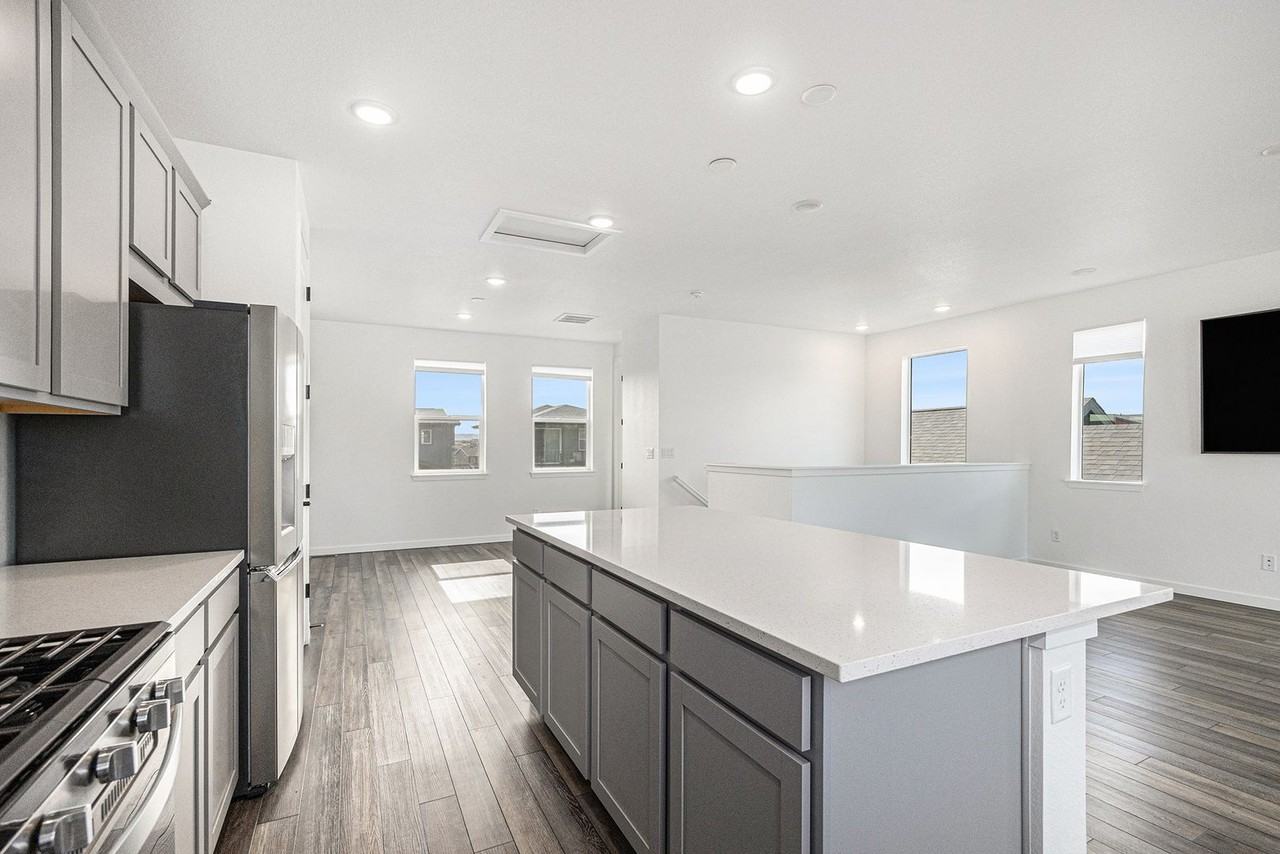 8728 Hotchkiss St - Photo 5 of 41