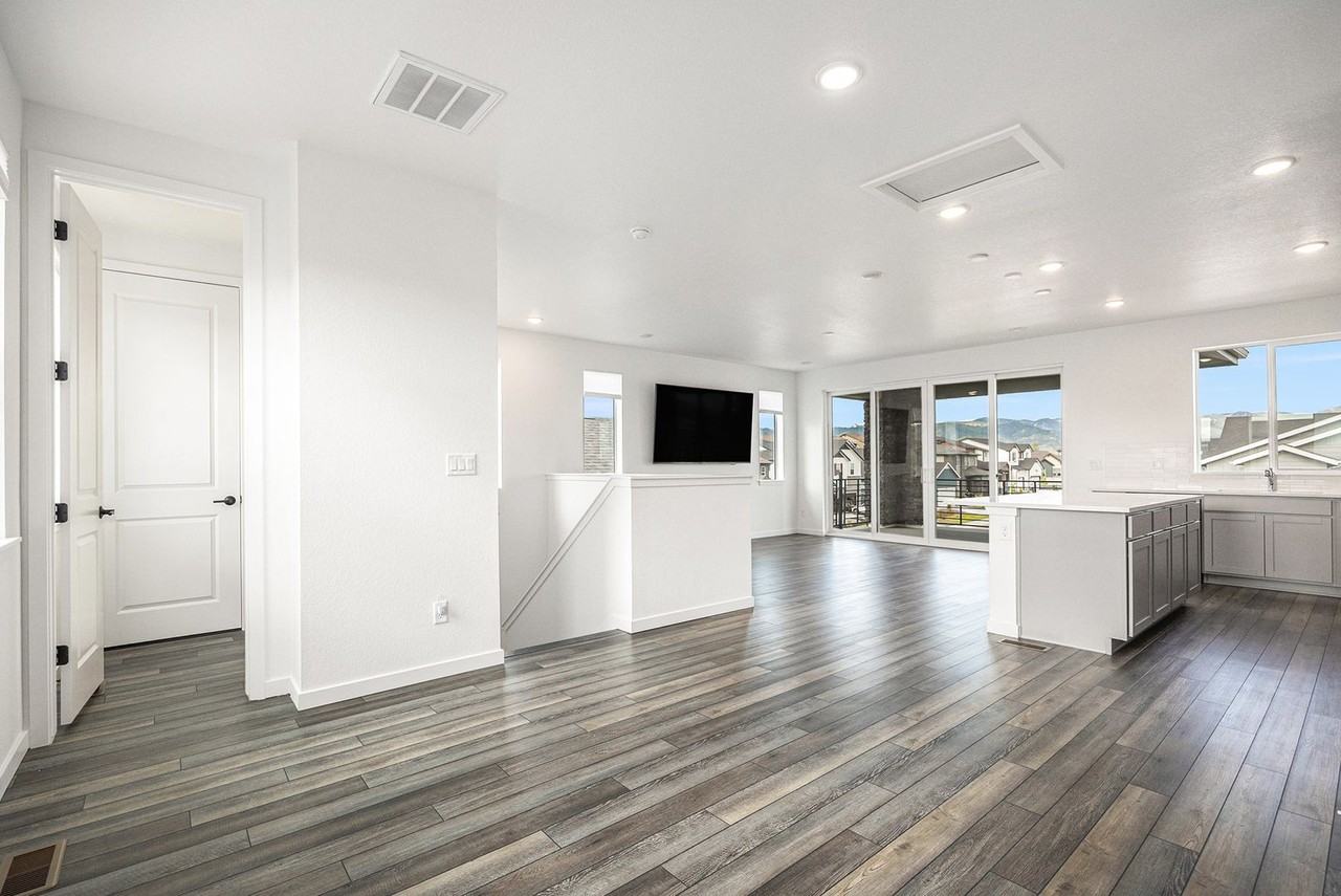 8728 Hotchkiss St - Photo 6 of 41