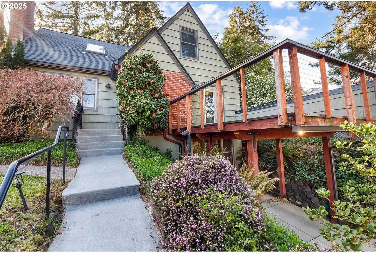 2362 Charnelton St - Photo 2 of 33