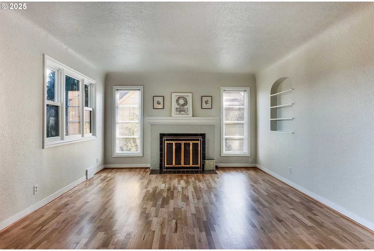 2362 Charnelton St - Photo 3 of 33