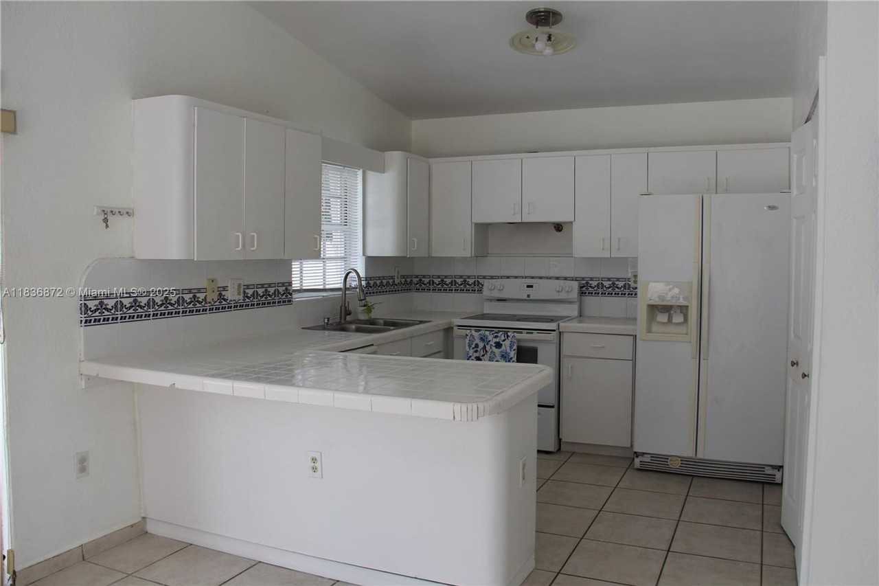 5402 Sw 144th Ct - Photo 2 of 20