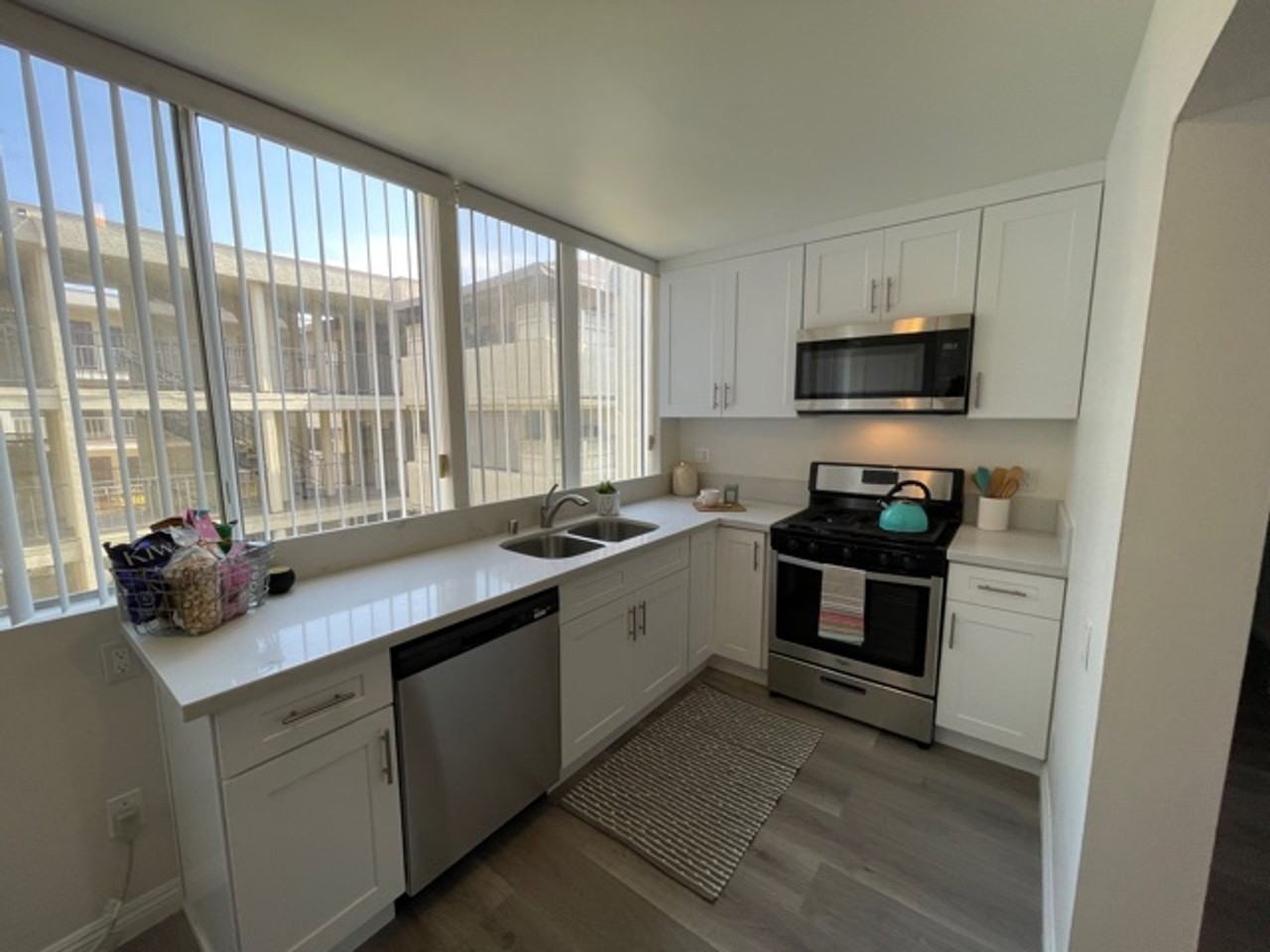 160 S Michigan - Photo 7 of 13