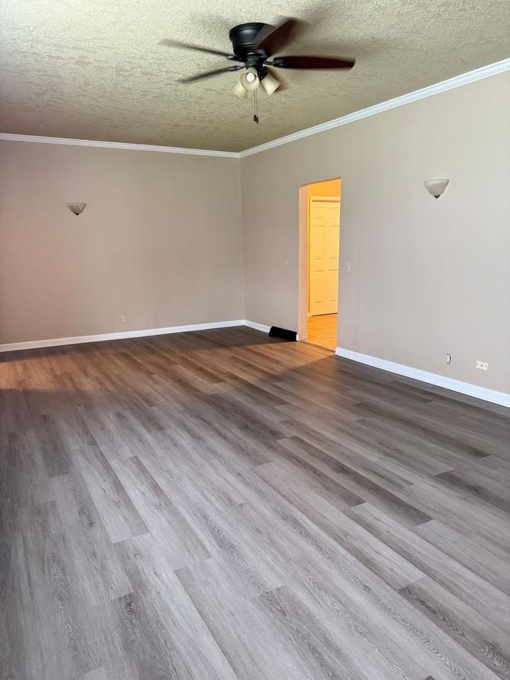 514 E College Ave - Photo 3 of 24