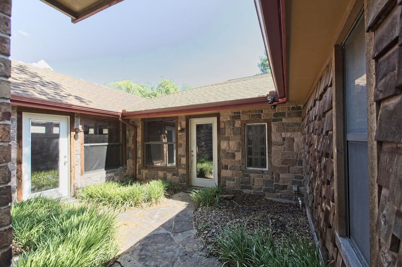 2312 Rockhill Rd - Photo 2 of 42