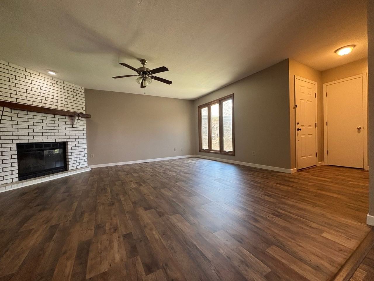 3219 W Hanover Dr - Photo 3 of 21