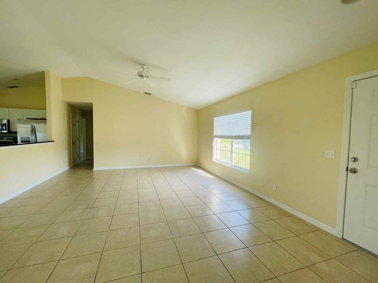 7183 Sussex Ln - Photo 3 of 12