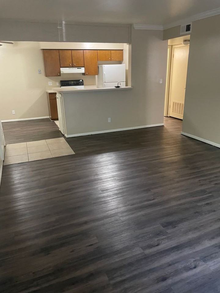 5923 E 33rd Ct - Photo 5 of 7