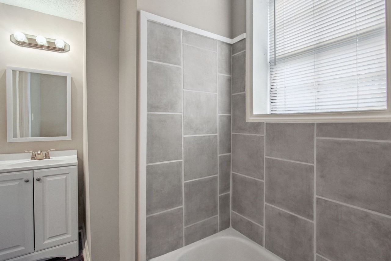 1036 West 38th Street - Photo 2 of 21