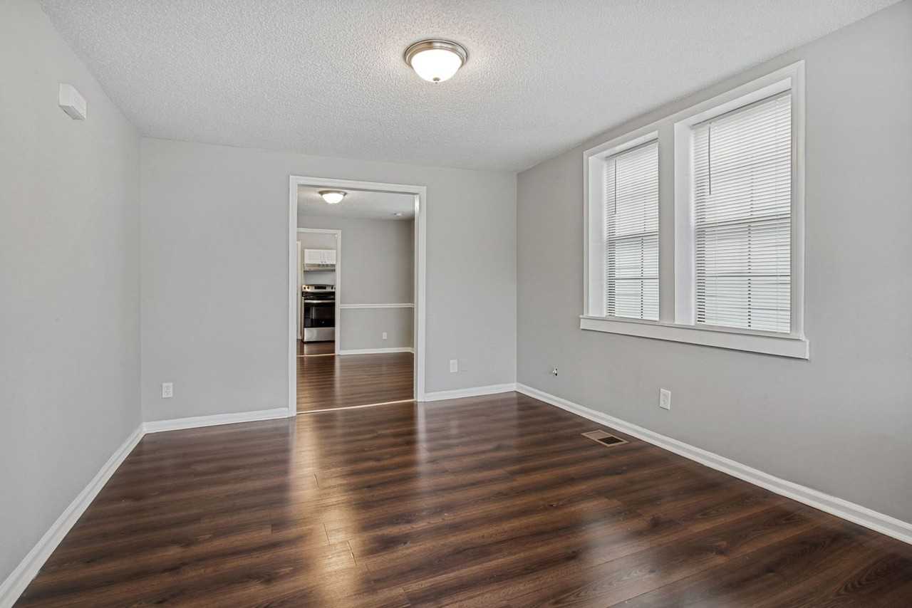 1036 West 38th Street - Photo 4 of 21