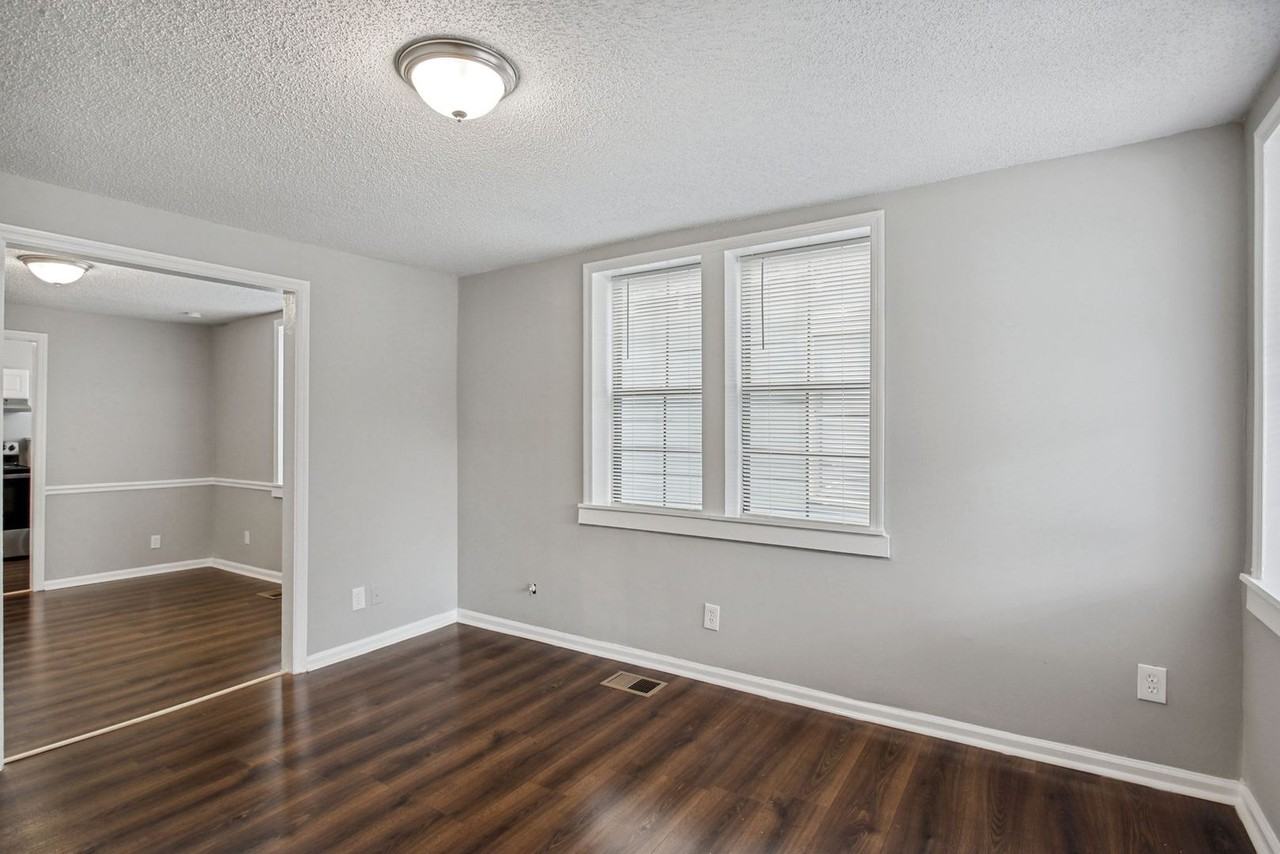 1036 West 38th Street - Photo 6 of 21