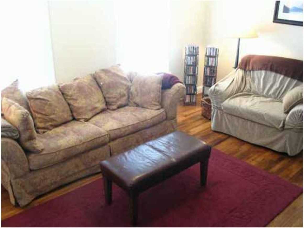 914 E 52nd St - Photo 2 of 7