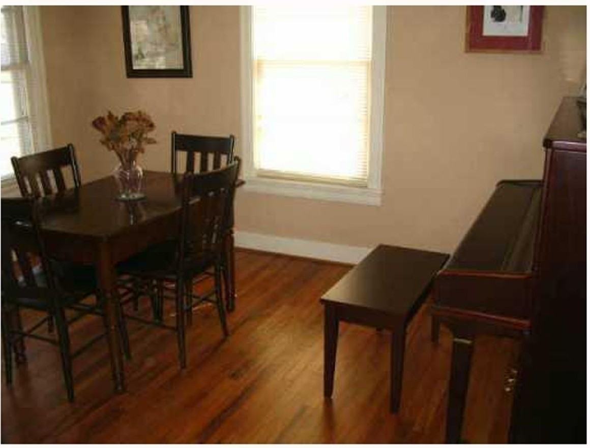 914 E 52nd St - Photo 3 of 7