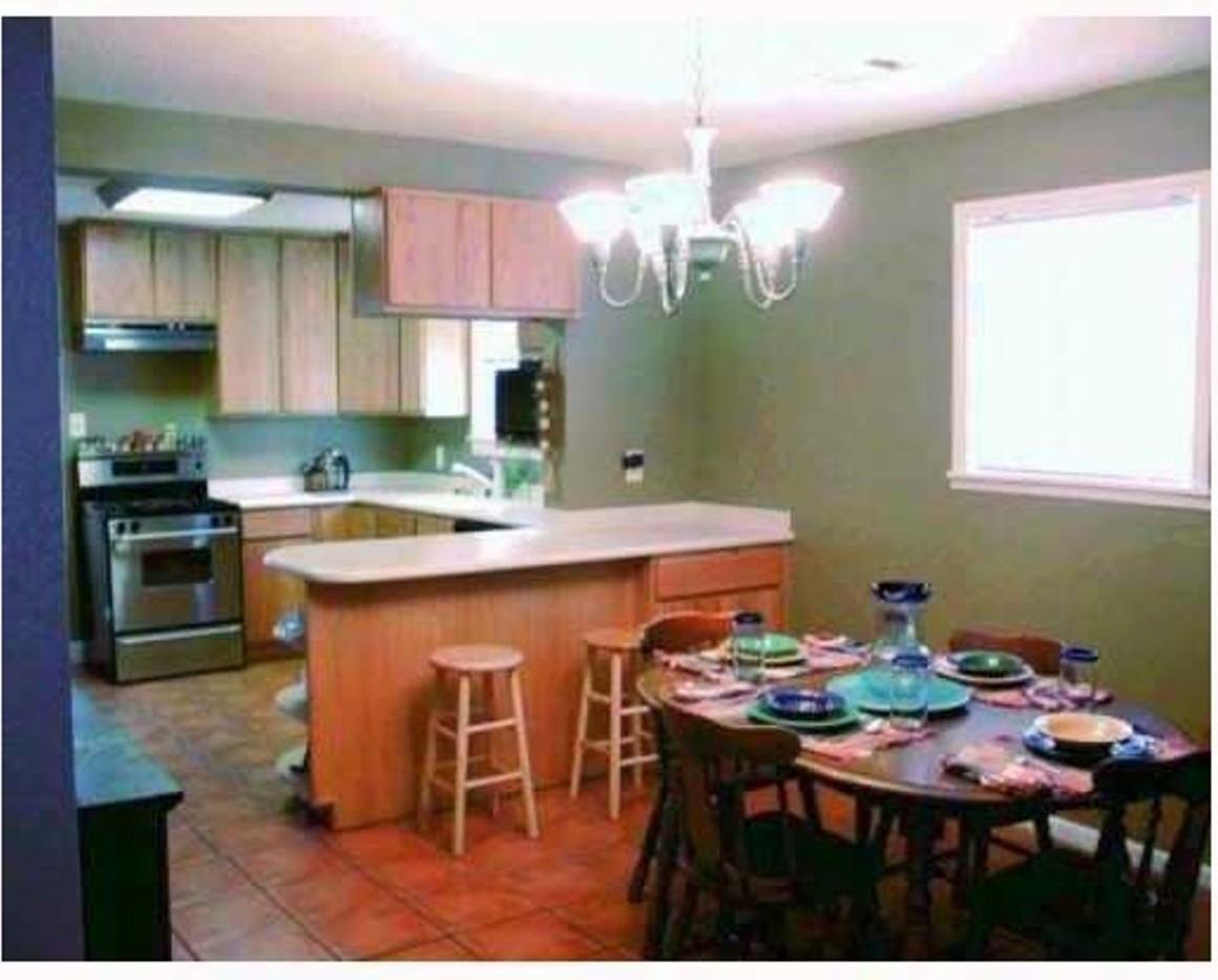 914 E 52nd St - Photo 4 of 7