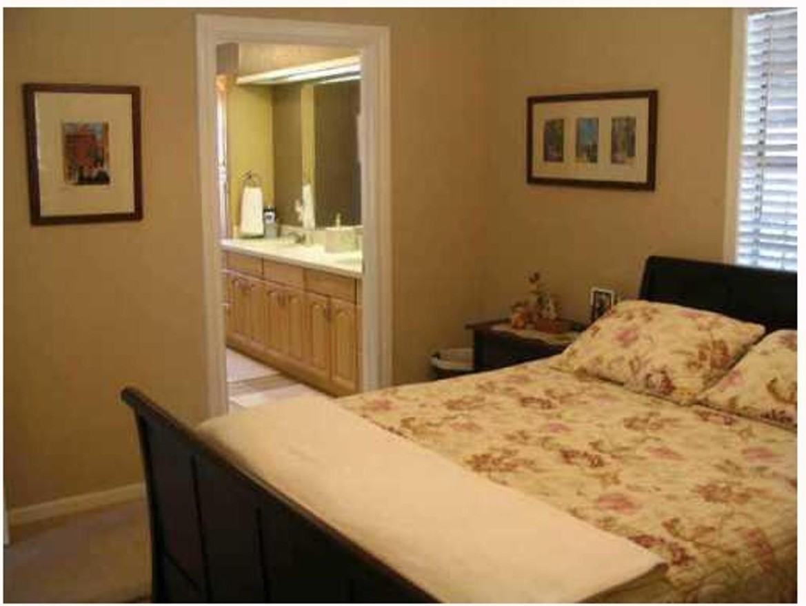 914 E 52nd St - Photo 7 of 7