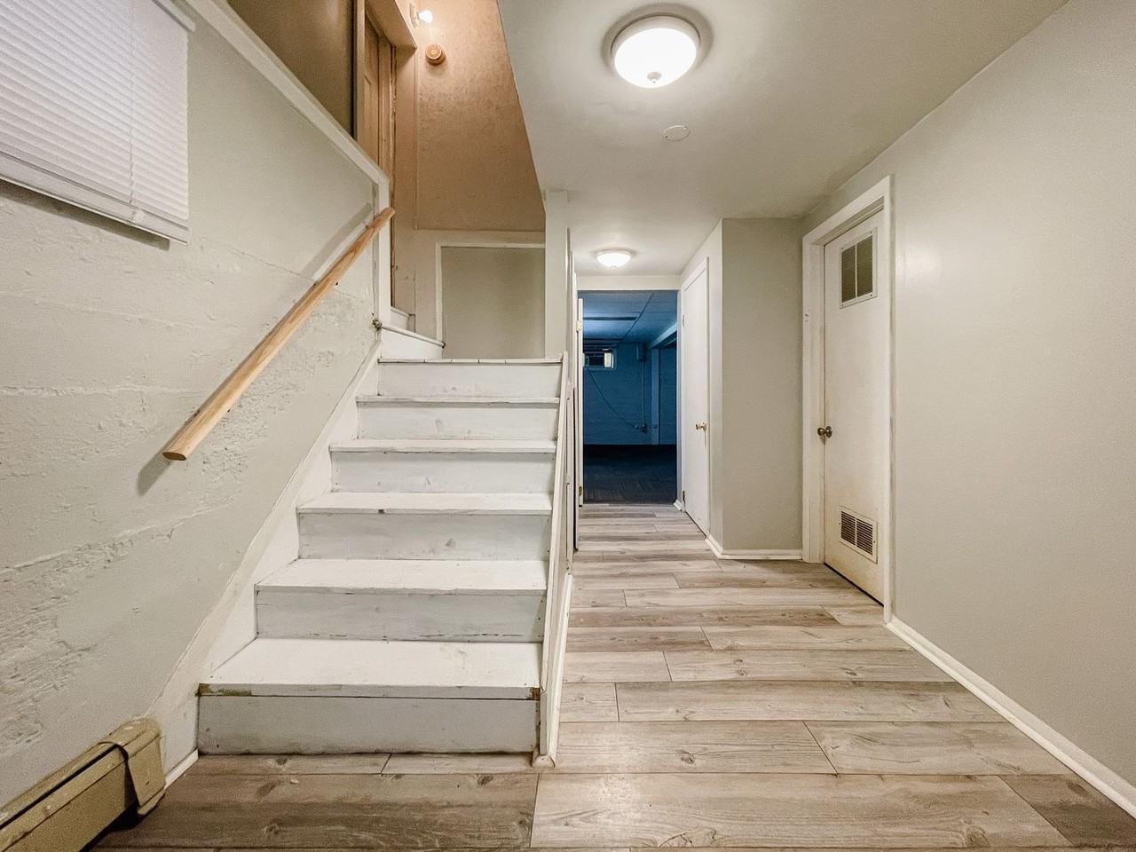 1925 E 5th St #7 - Photo 3 of 13