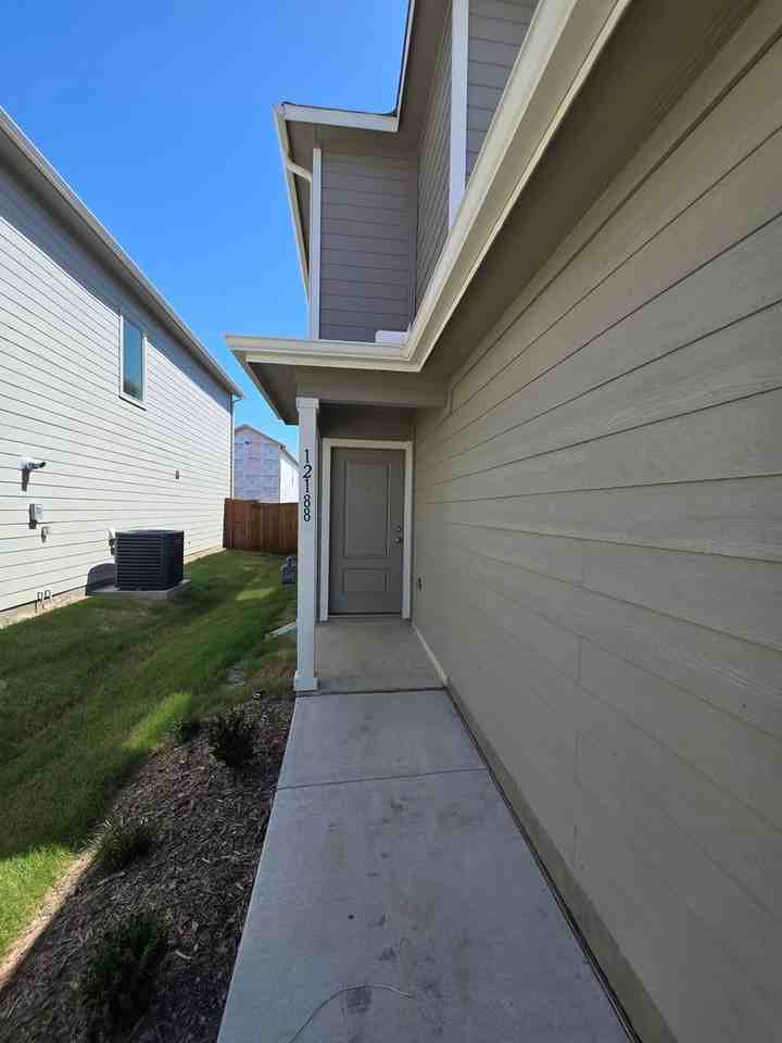 12188 Morgan Dr - Photo 2 of 17