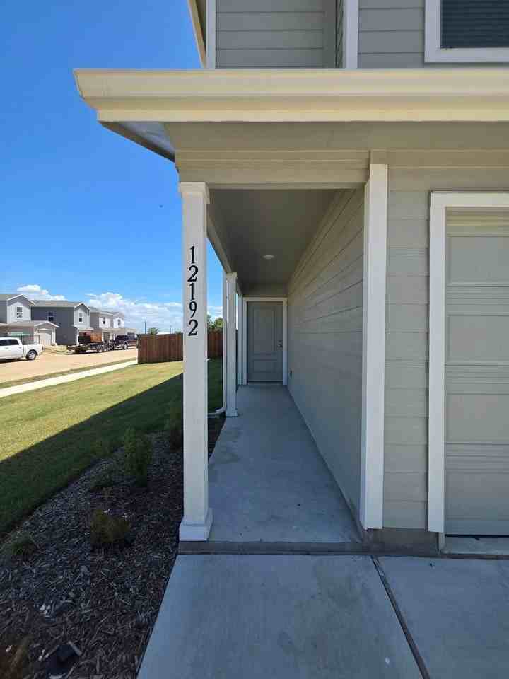 12192 Morgan Dr - Photo 3 of 18