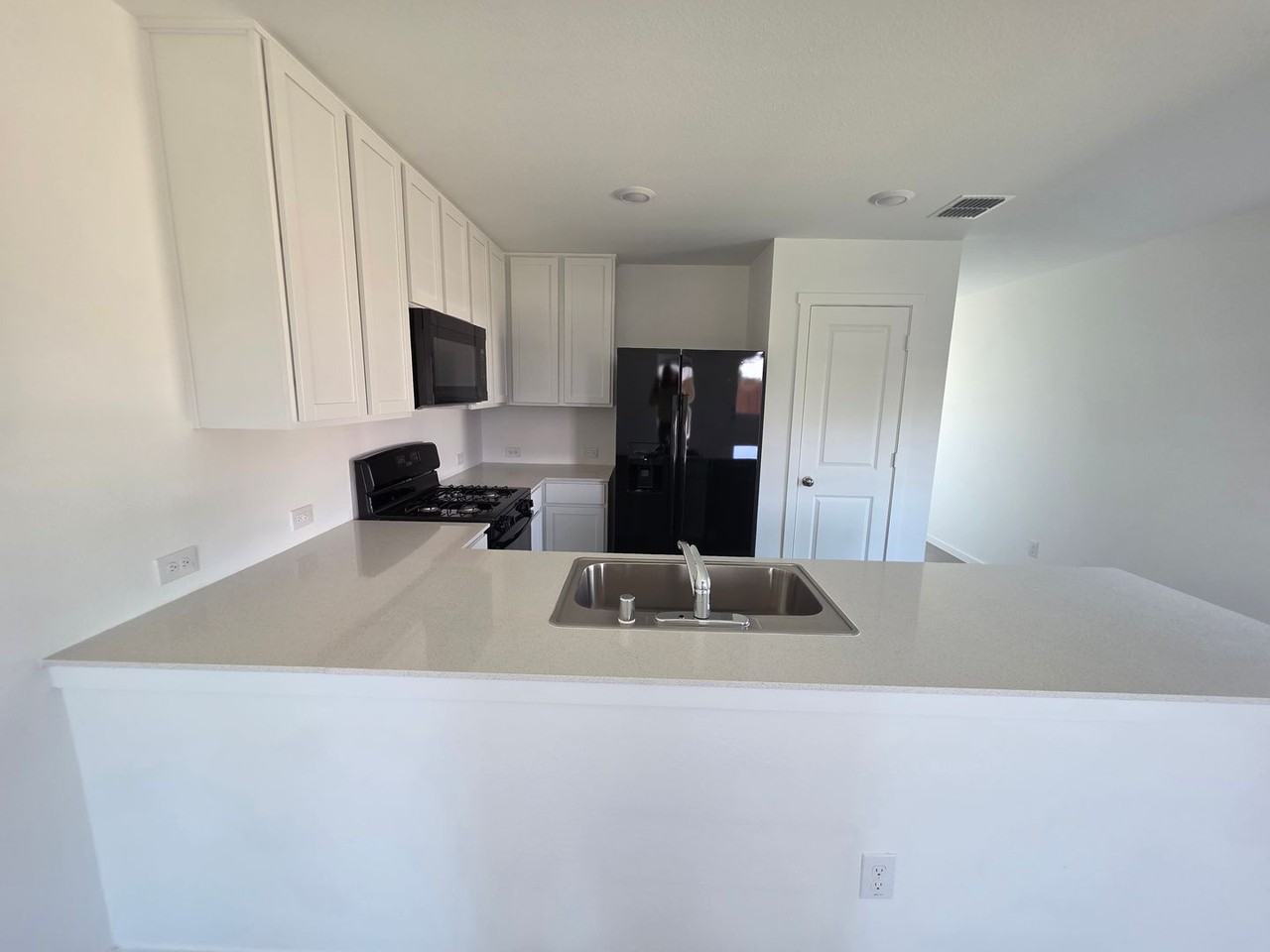12192 Morgan Dr - Photo 5 of 18