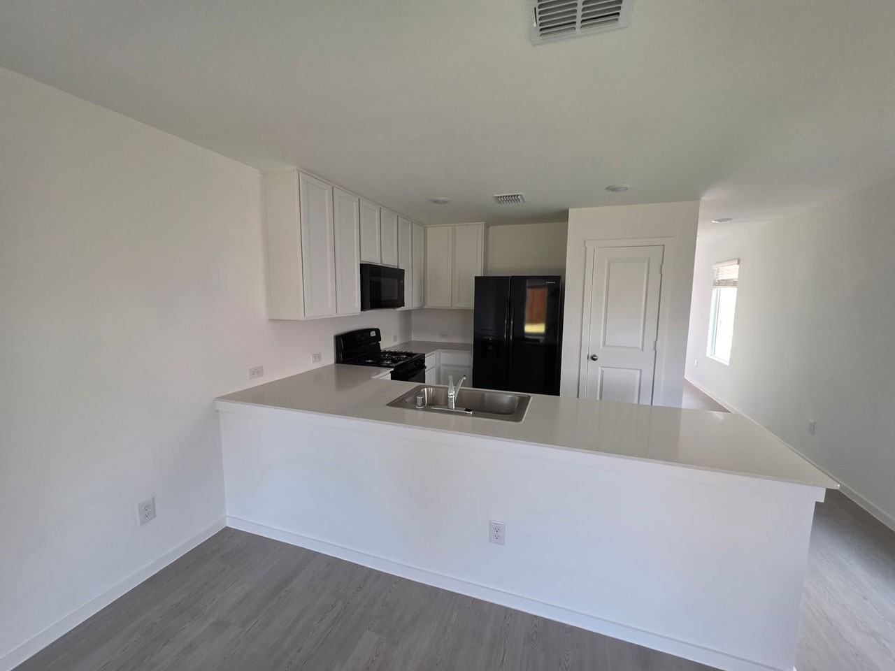 12149 Morgan Dr - Photo 4 of 15