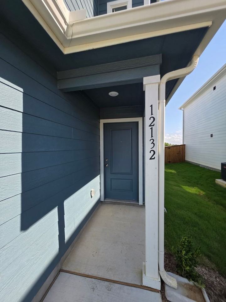 12132 Morgan Dr - Photo 2 of 12