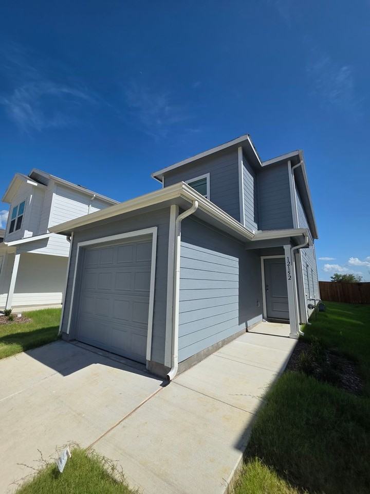 12152 Morgan Dr - Photo 2 of 15