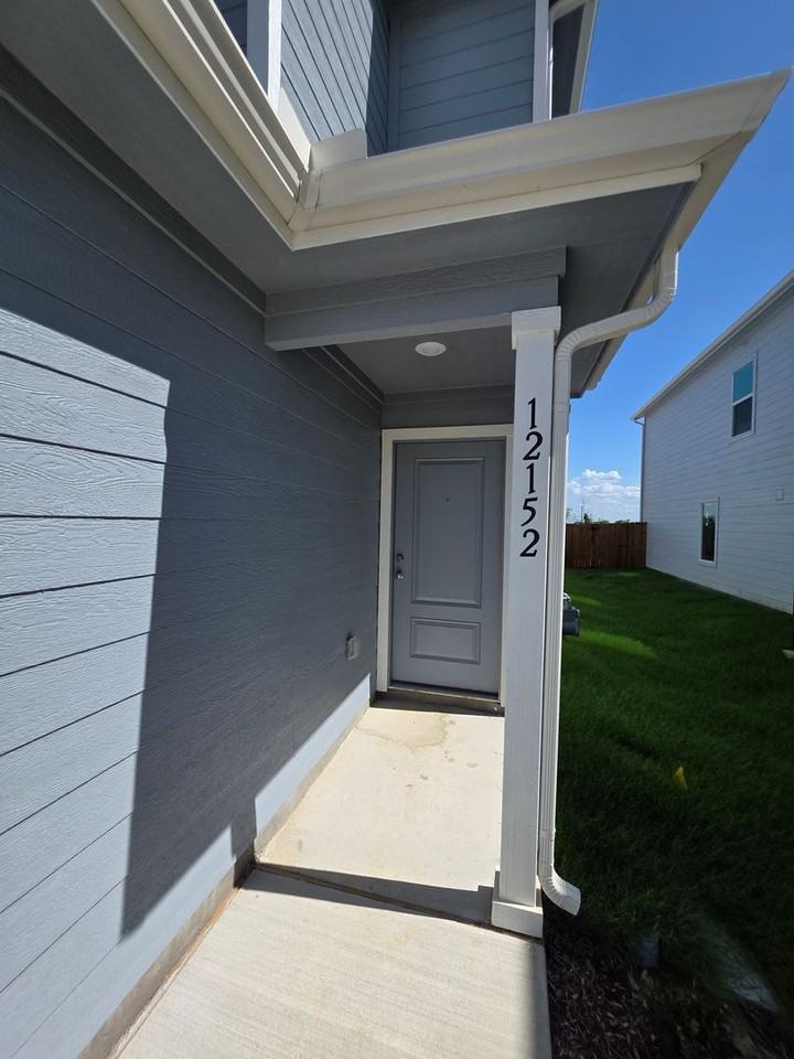 12152 Morgan Dr - Photo 3 of 15