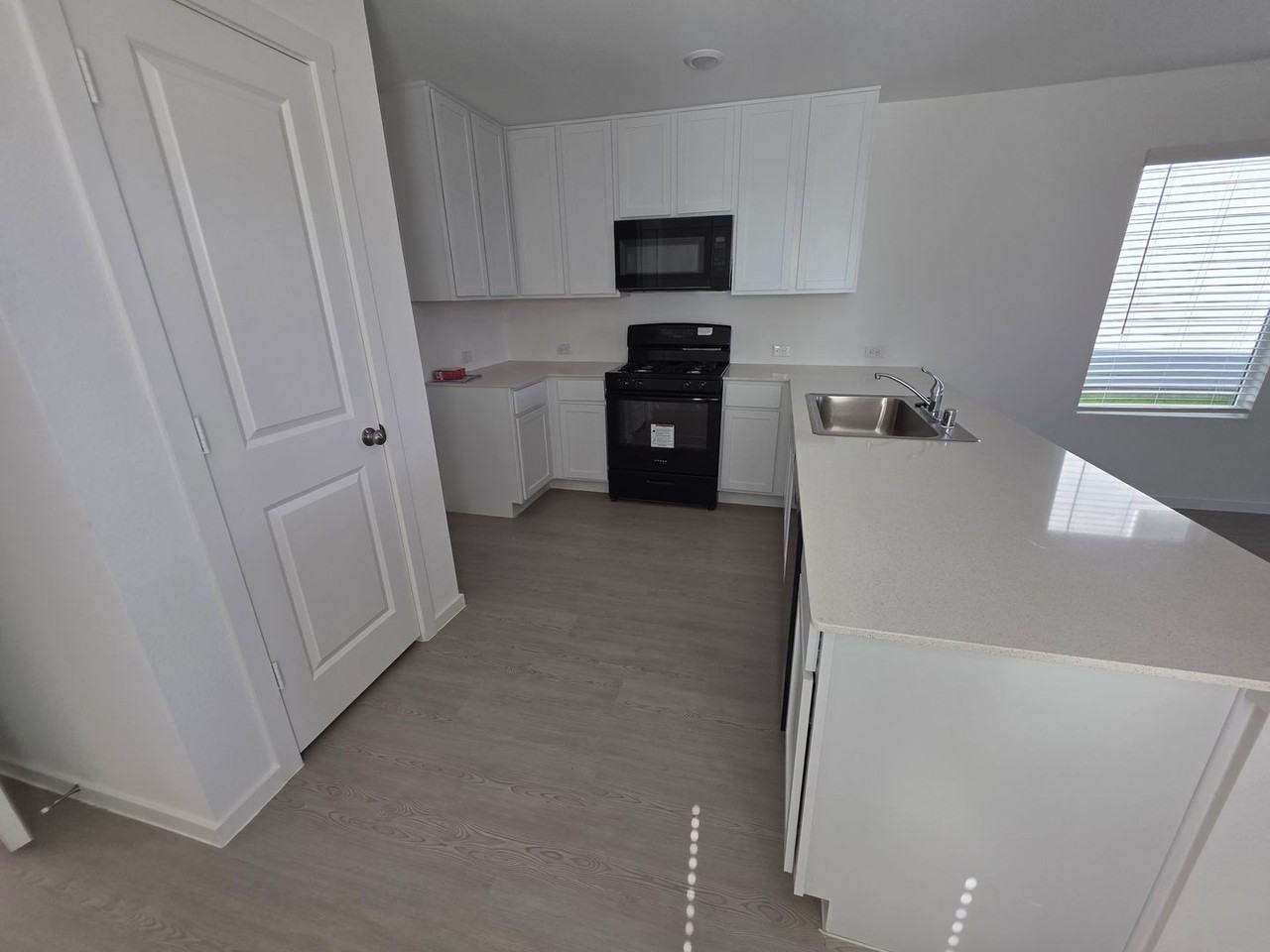 12148 Morgan Dr - Photo 5 of 15