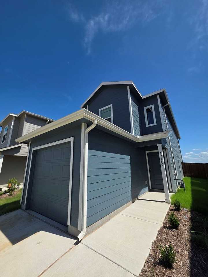 12160 Morgan Dr - Photo 2 of 17