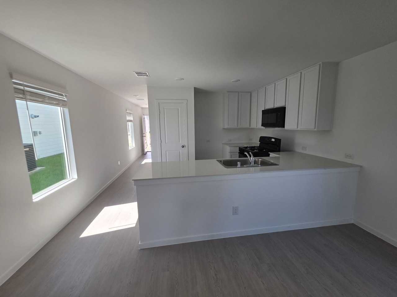 12160 Morgan Dr - Photo 3 of 17