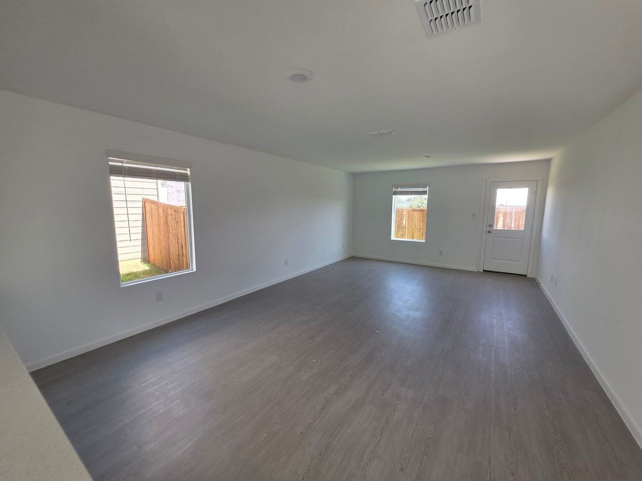 12160 Morgan Dr - Photo 4 of 17