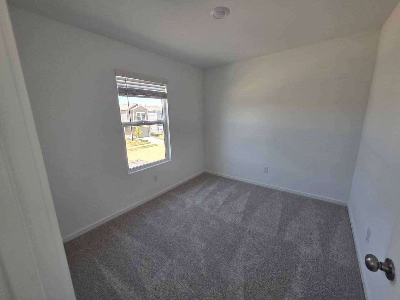 12160 Morgan Dr - Photo 5 of 17