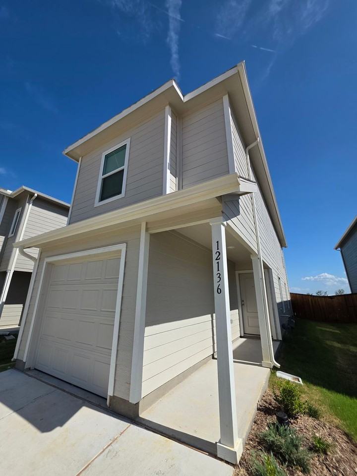 12136 Morgan Dr - Photo 2 of 15