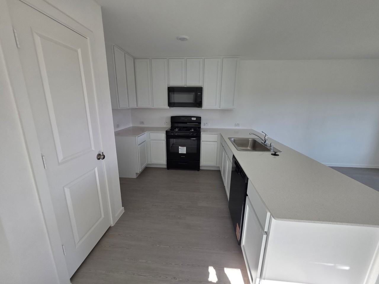 12136 Morgan Dr - Photo 5 of 15
