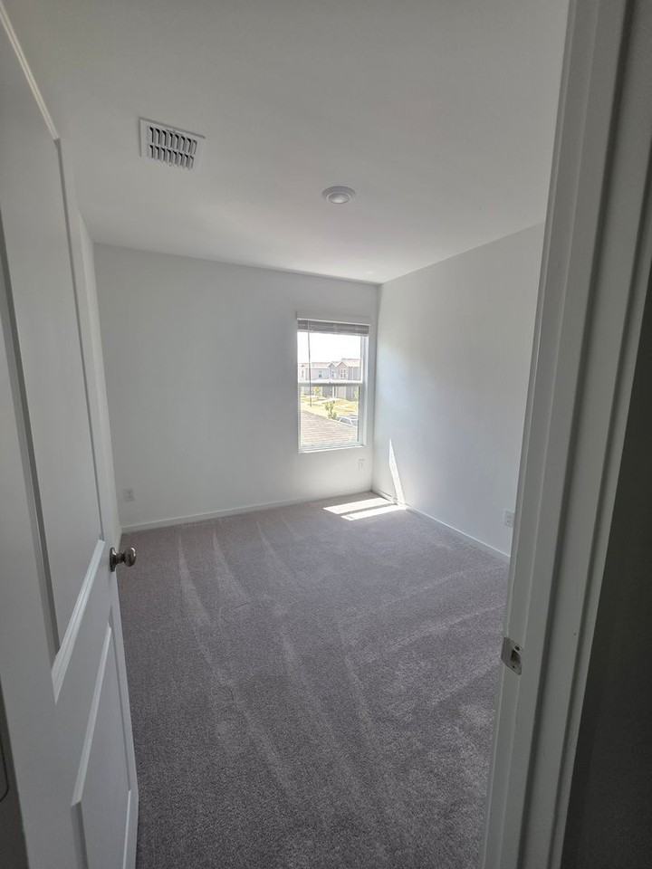 12144 Morgan Dr - Photo 5 of 17