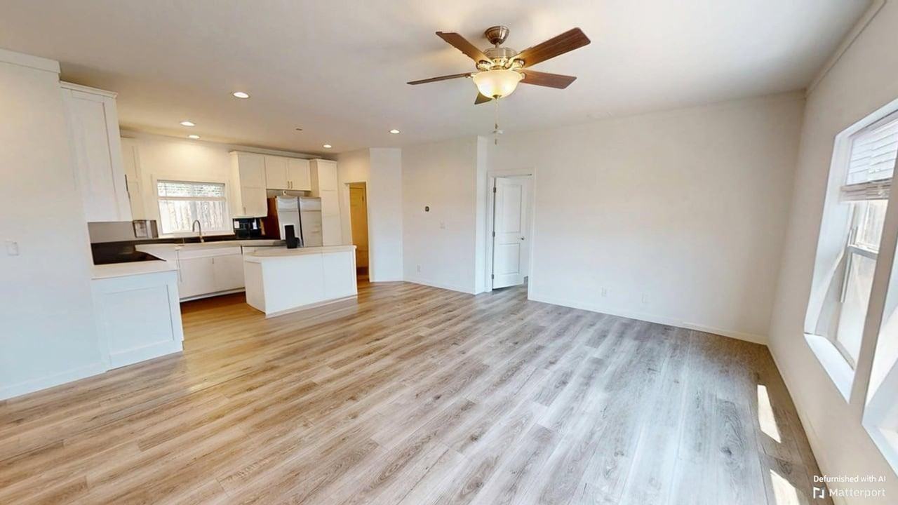 703 Columbia St - Photo 7 of 22