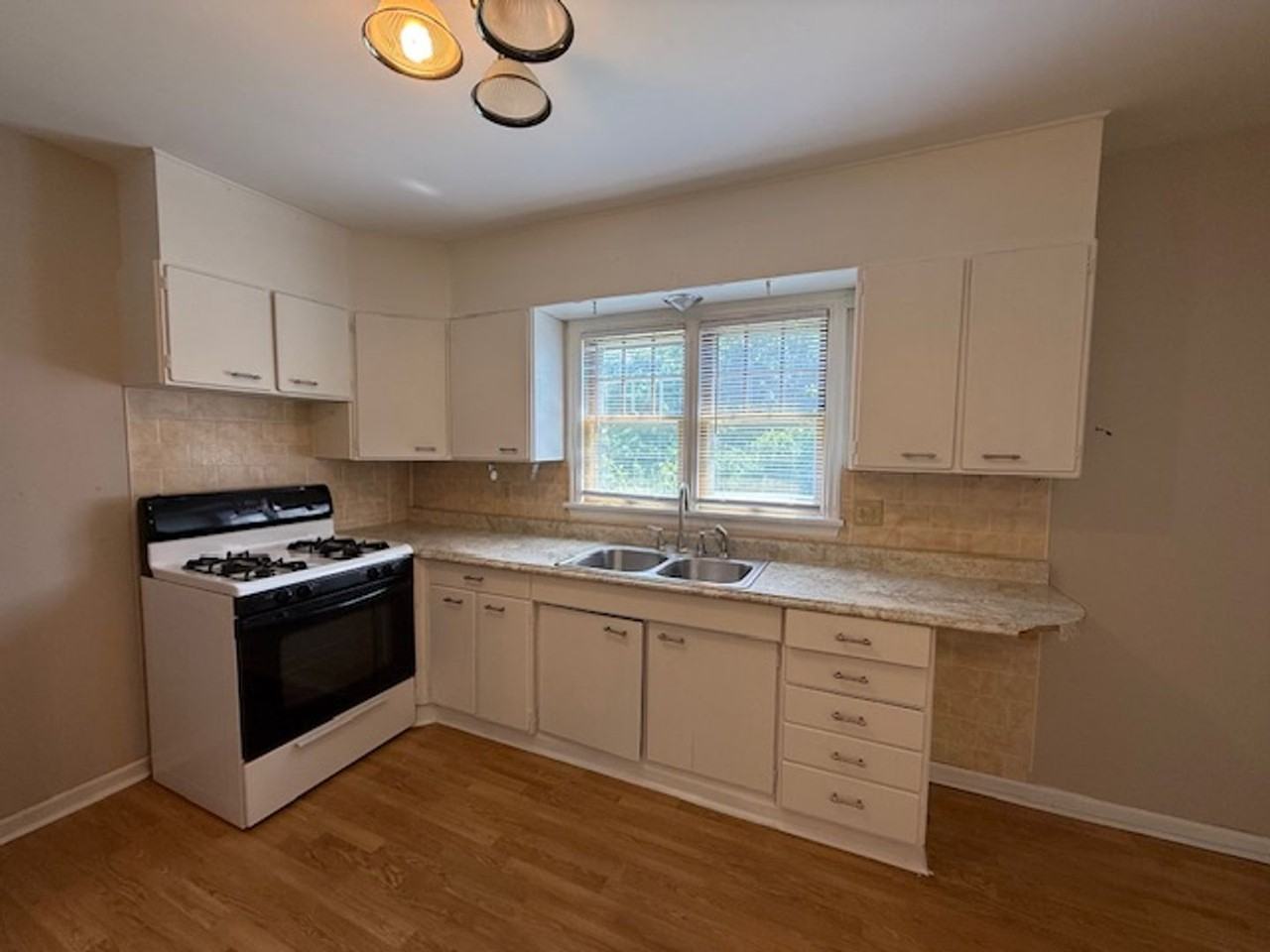 1765 S Fairview Ave - Photo 3 of 11