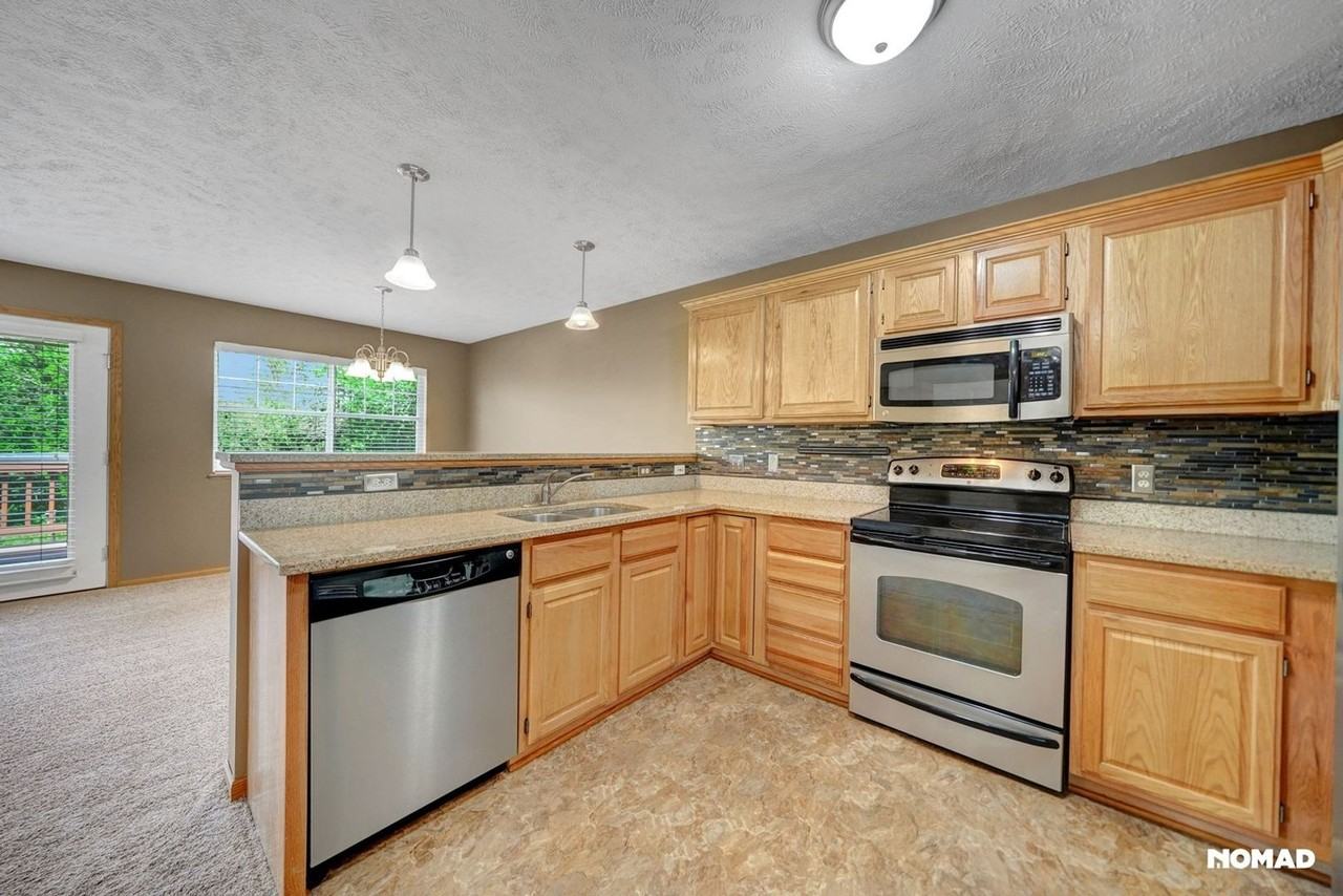 8514 Dewitt Rd - Photo 5 of 28