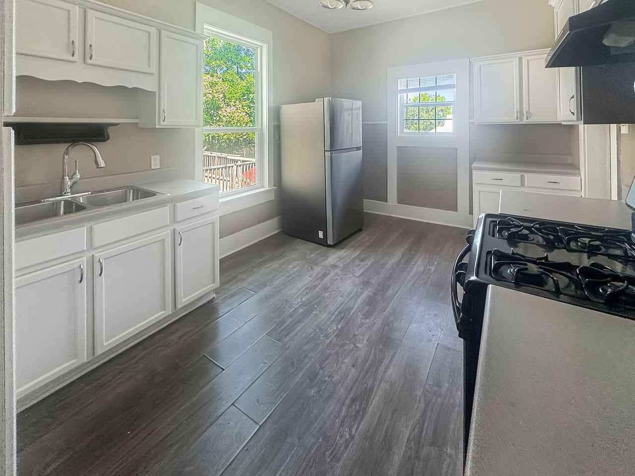 713 E Euclid Ave 2nd Fl - Photo 2 of 15