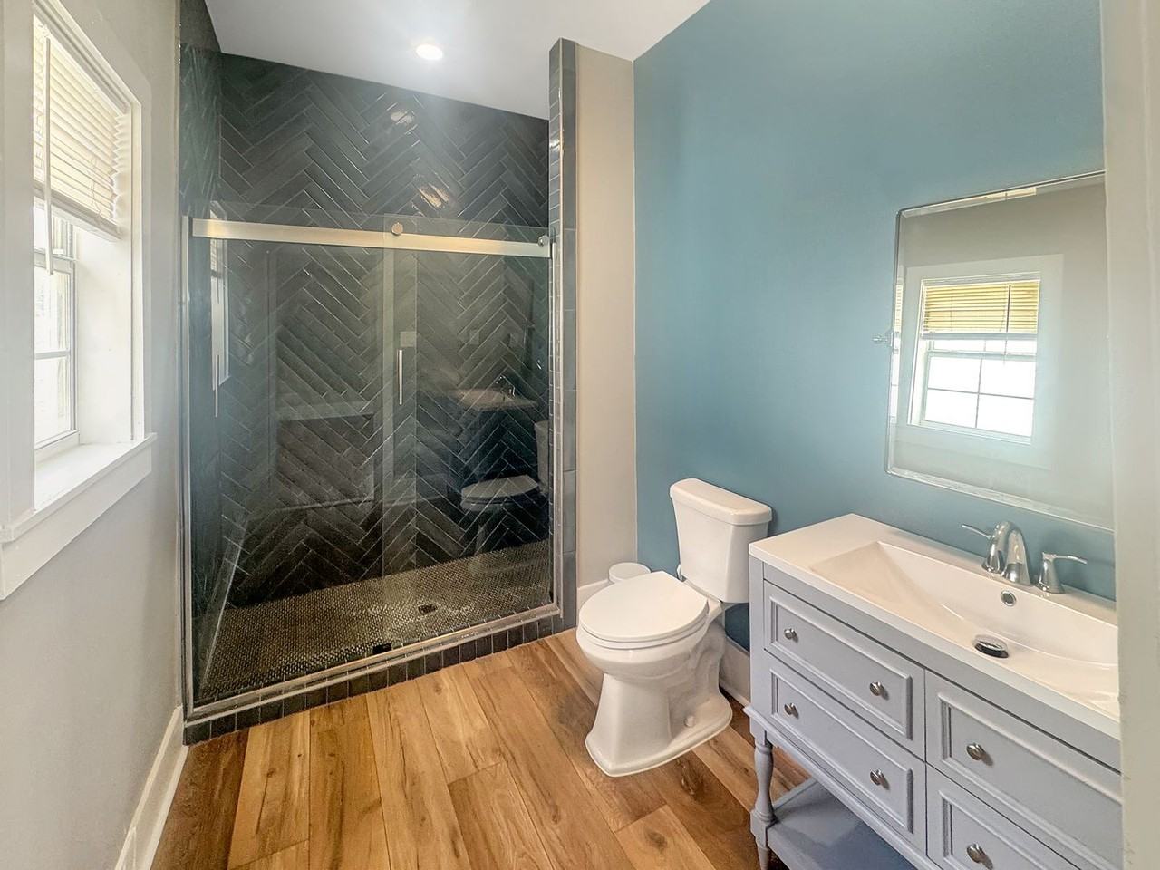 713 E Euclid Ave 2nd Fl - Photo 4 of 15