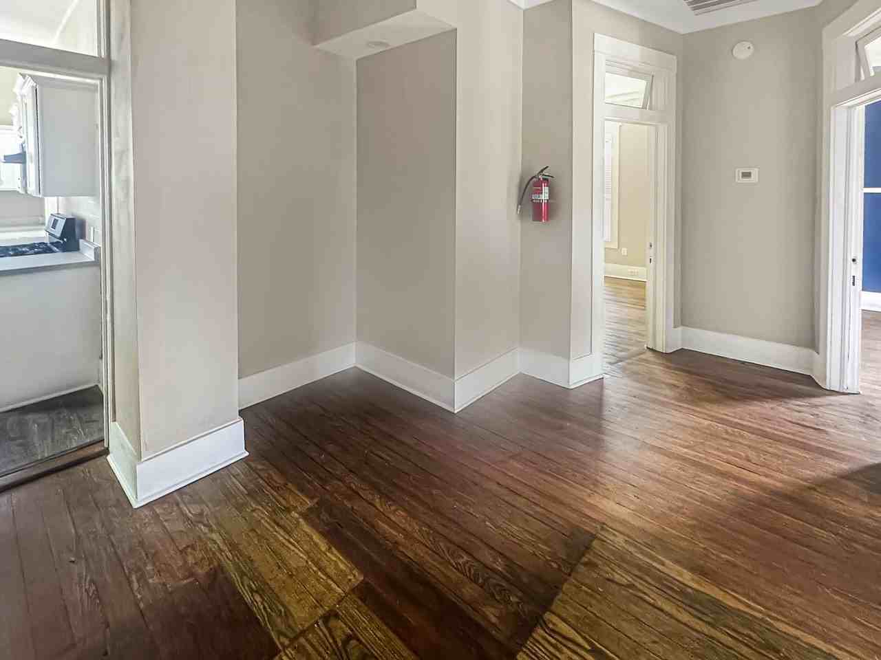 713 E Euclid Ave 2nd Fl - Photo 5 of 15