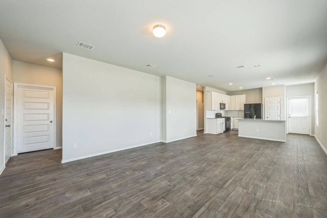 107 Honeybee Ln - Photo 3 of 15