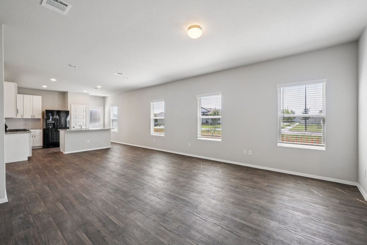 107 Honeybee Ln - Photo 4 of 15