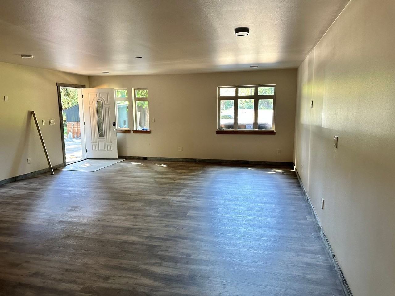 1252 Paradise Rd - Photo 4 of 25