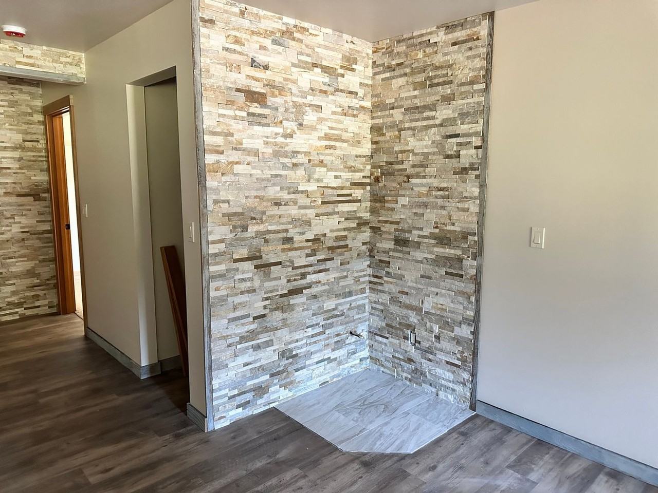 1252 Paradise Rd - Photo 5 of 25