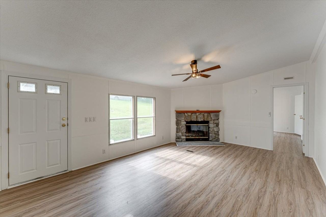 10708 Canyon Cir - Photo 3 of 30