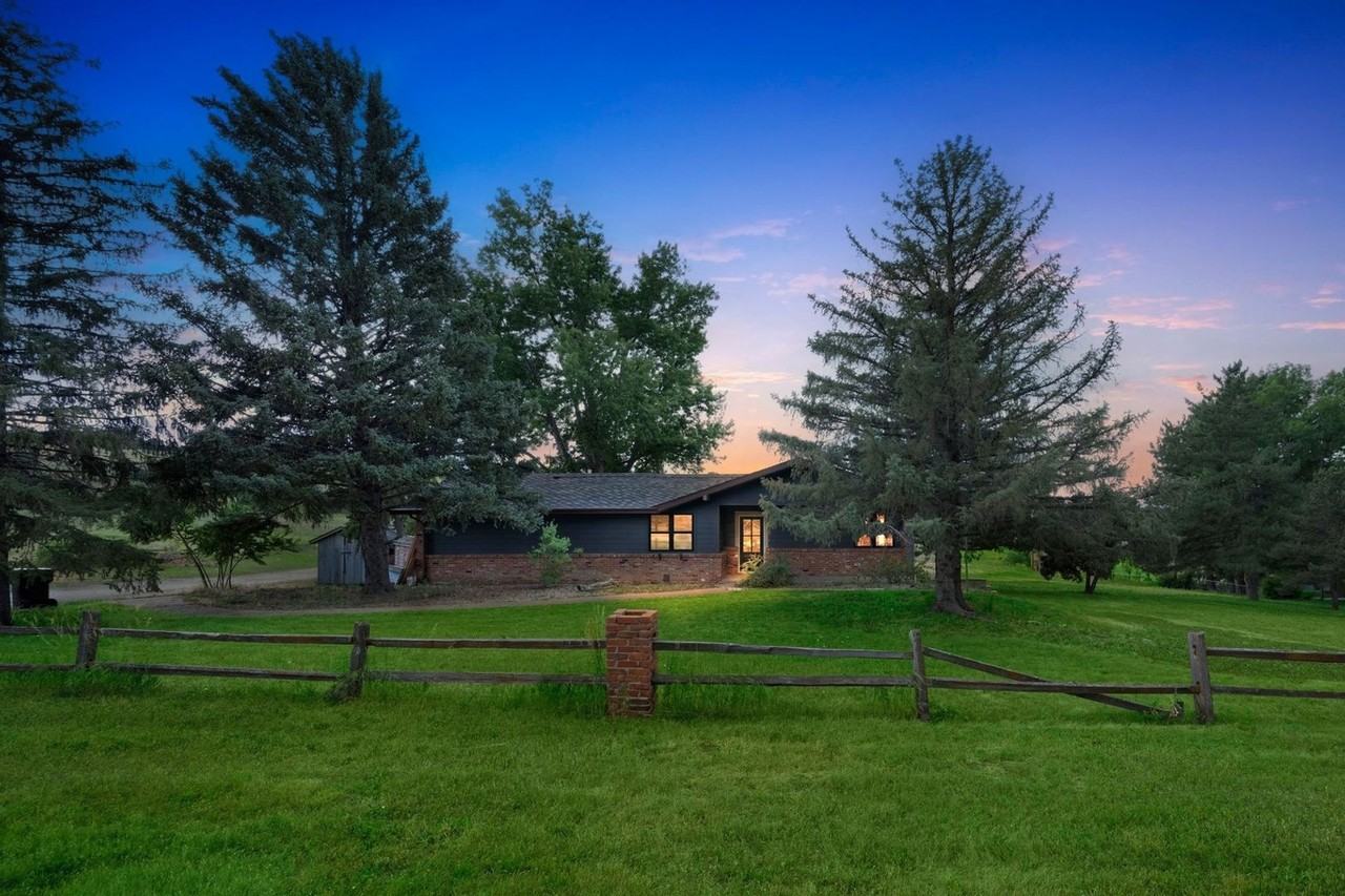 7980 Fairview Rd - Photo 2 of 21