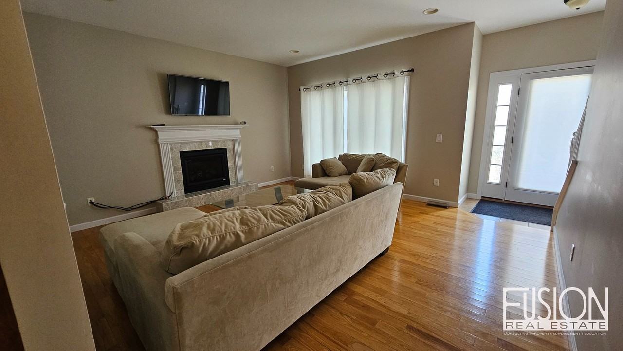 223 Abigail Dr - Photo 4 of 32